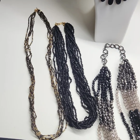 1 Trifari Black Seedbead Necklace 5 Unmarked Necklace Lot - Picture 3 of 7